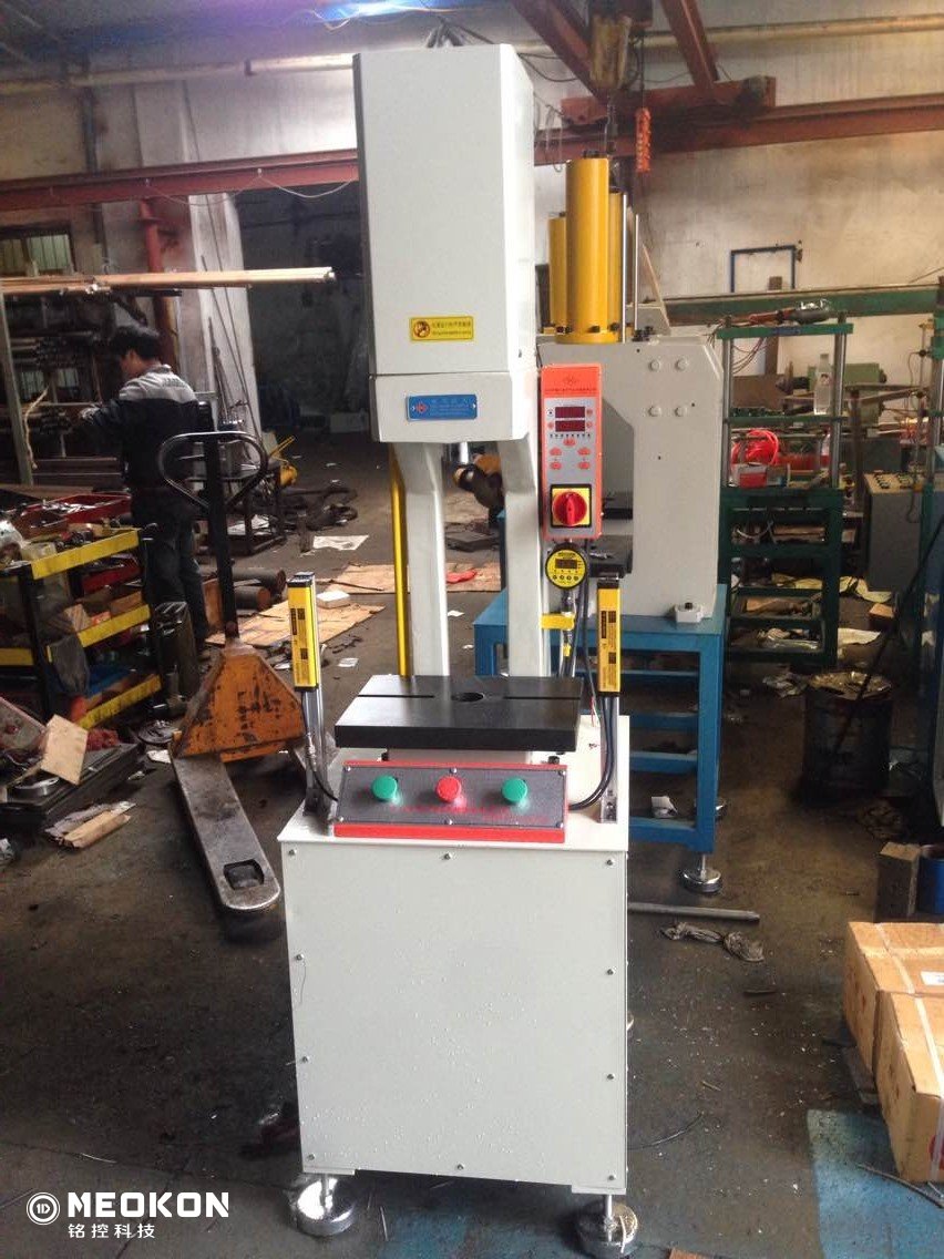 德川液壓機(jī) 現(xiàn)場(chǎng)圖片.jpg